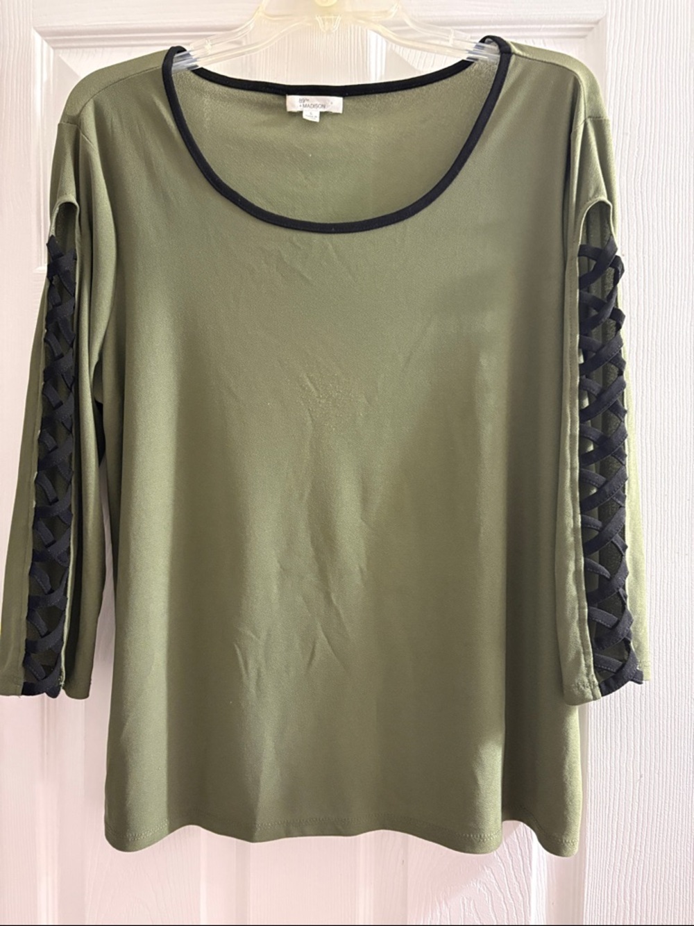 89th & Madison Olive Green Long Sleeve Top with Black Lattice Sleeves